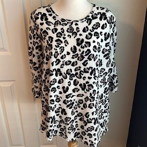 EUC Riah Fashion 3/4 Sleeve Leopard Top